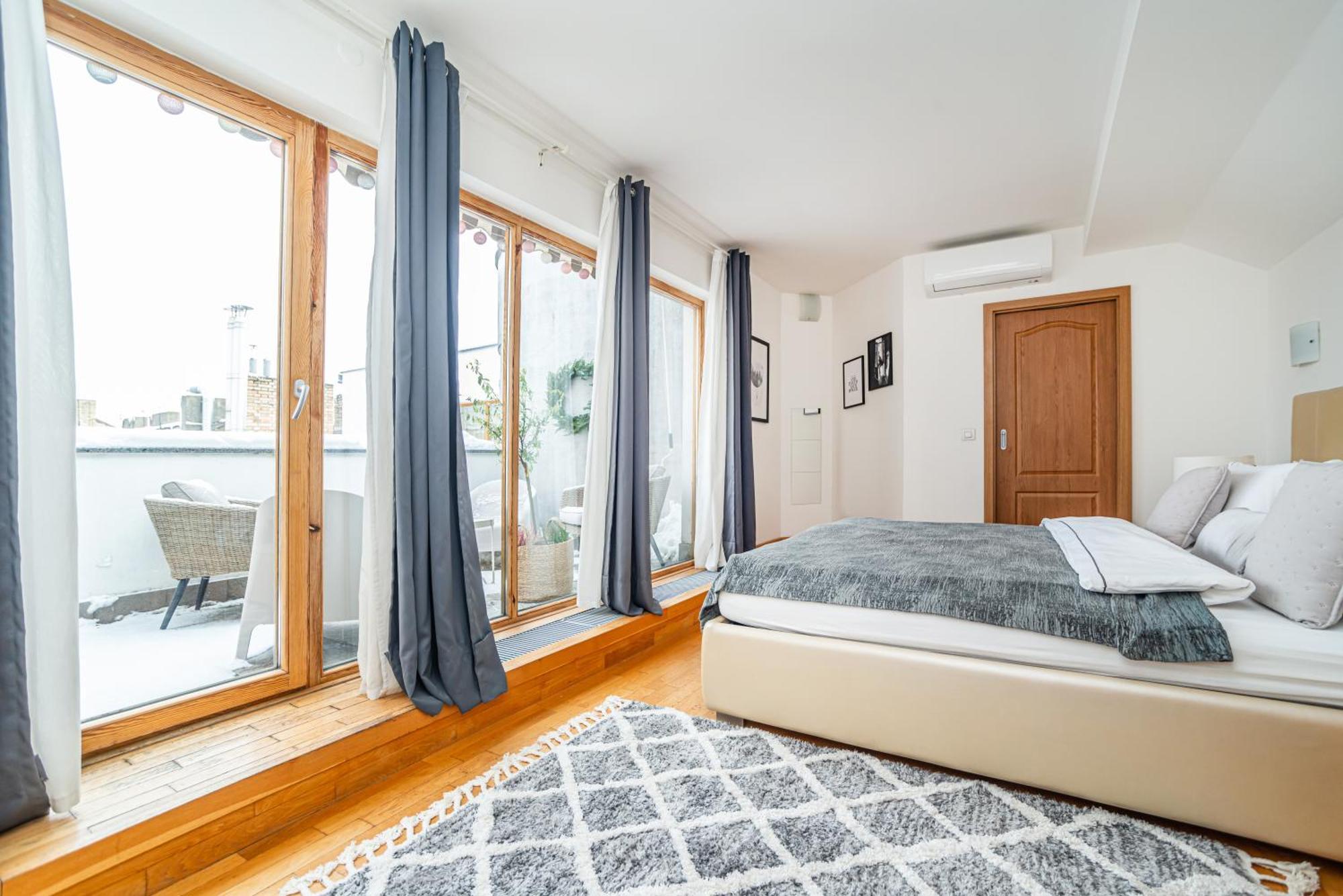 Lavish And Chic Duplex Apartament Praga