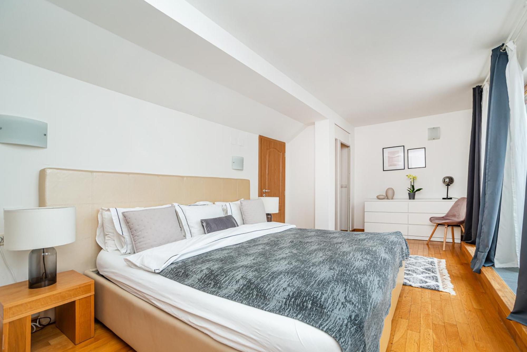 Lavish And Chic Duplex Apartament *