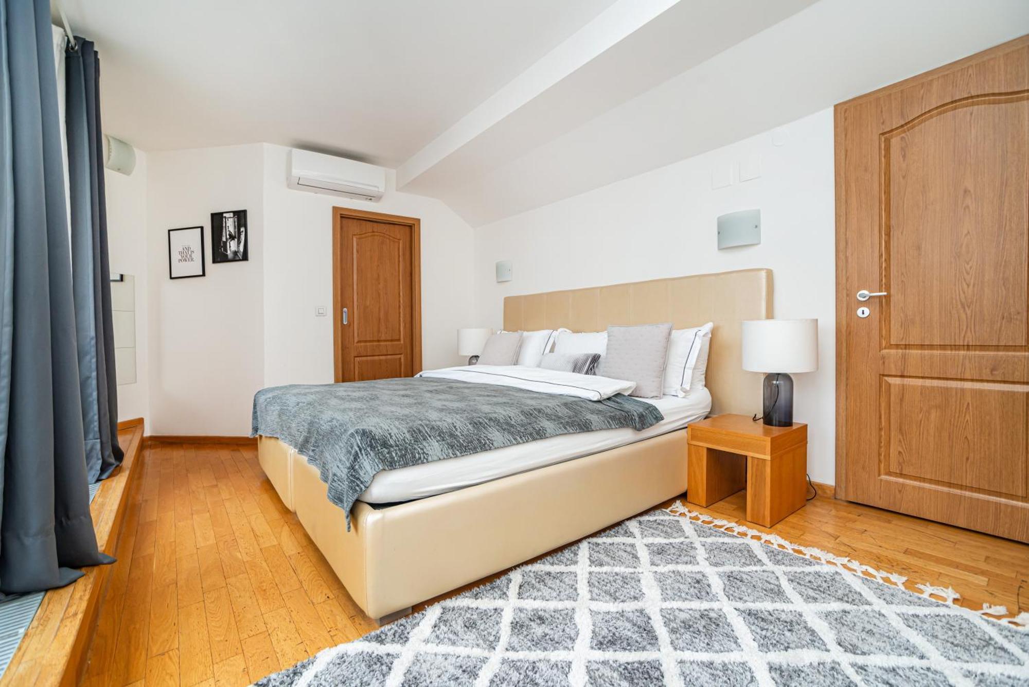 Lavish And Chic Duplex Apartament