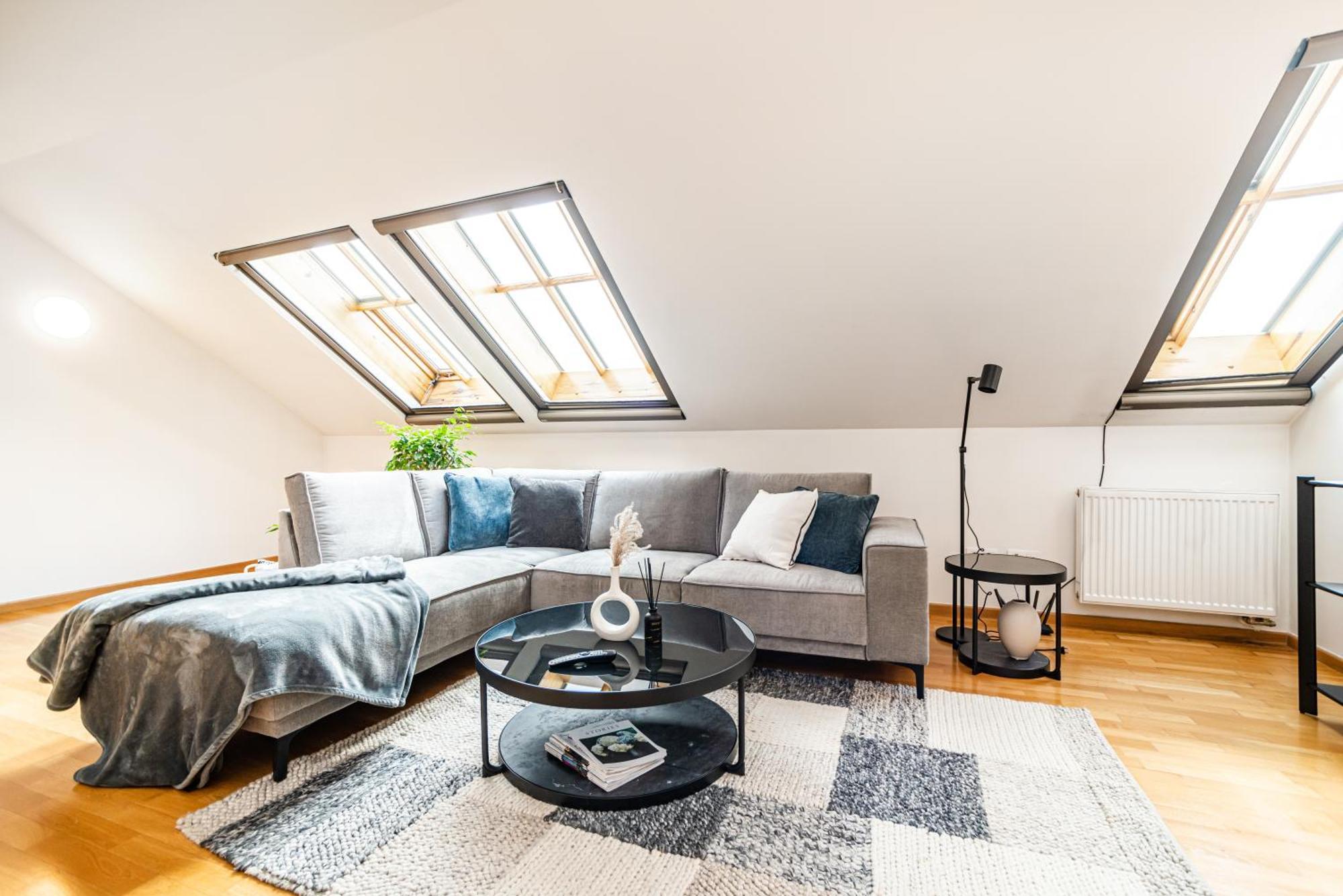 Lavish And Chic Duplex Apartament Praga